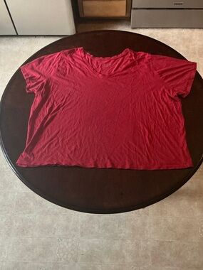 Ava & Viv Red V-Neck Short Sleeve Tee